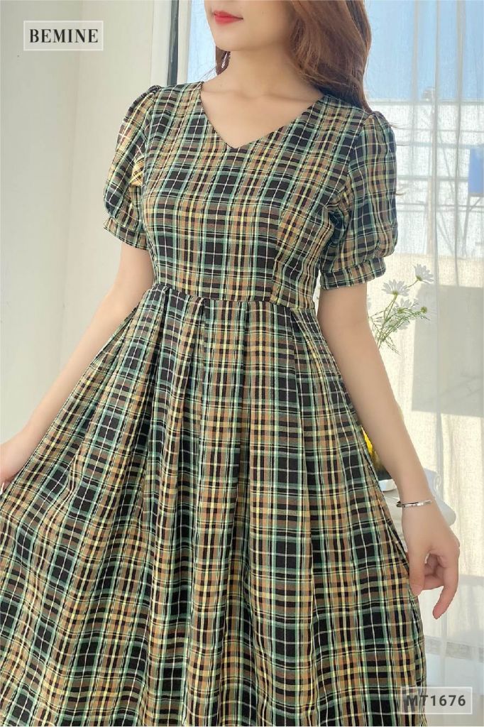 MT1676XANH - Đầm caro cổ tim xếp ly tùng