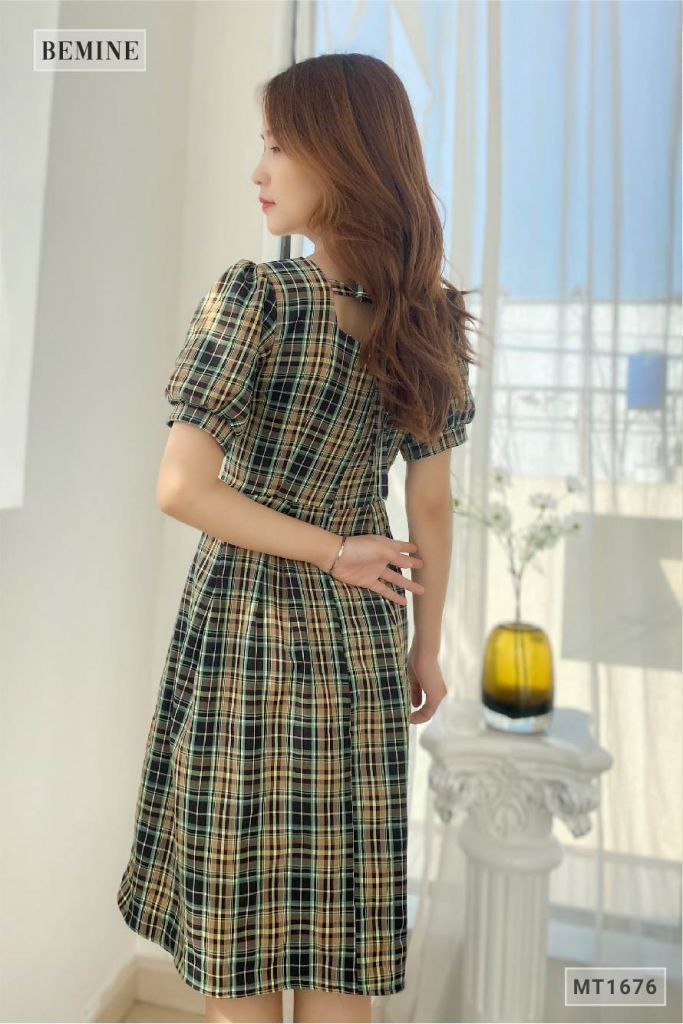 MT1676XANH - Đầm caro cổ tim xếp ly tùng