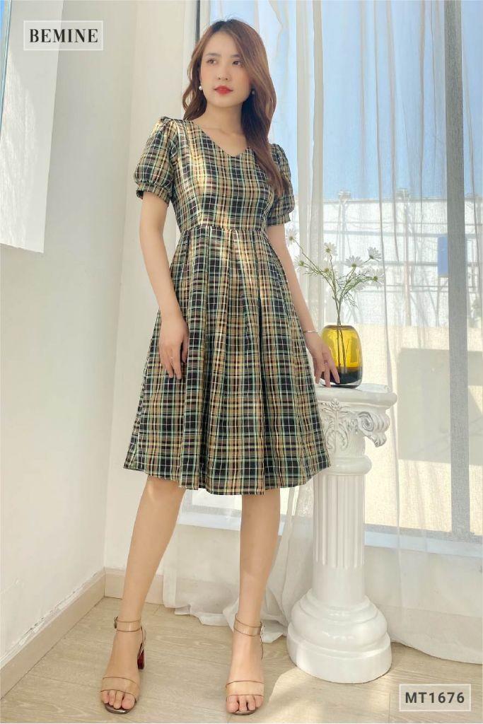 MT1676XANH - Đầm caro cổ tim xếp ly tùng