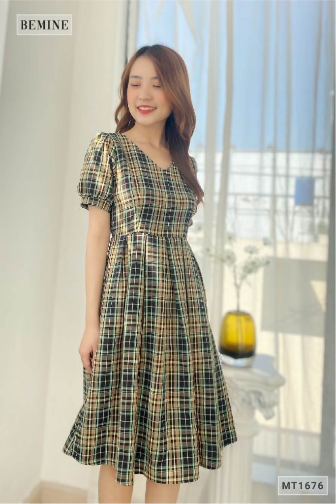 MT1676XANH - Đầm caro cổ tim xếp ly tùng