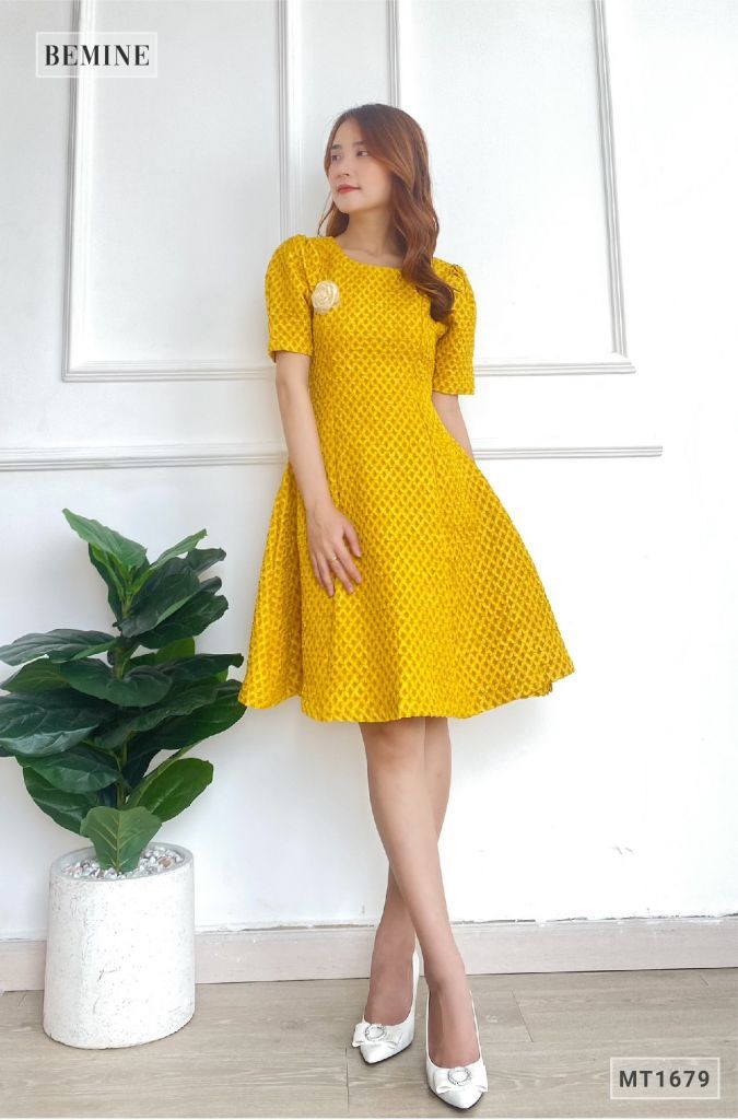MT1679VANG - Đầm tapta tùng xòe