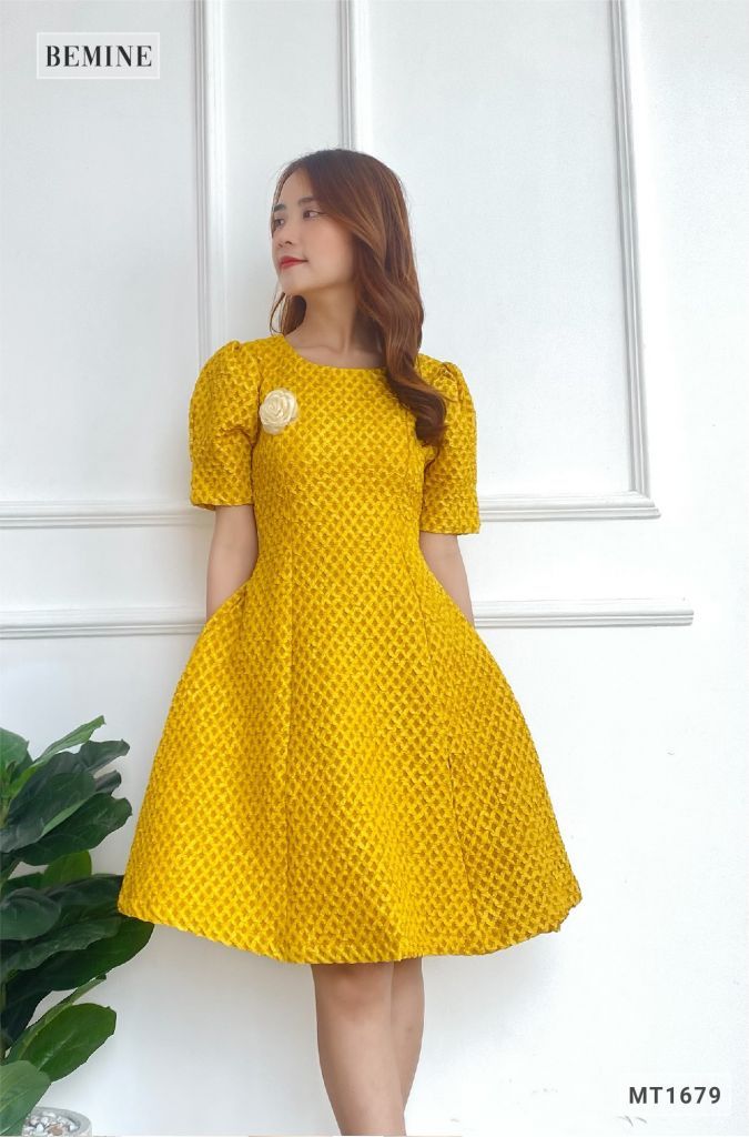 MT1679VANG - Đầm tapta tùng xòe