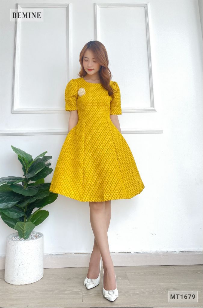 MT1679VANG - Đầm tapta tùng xòe