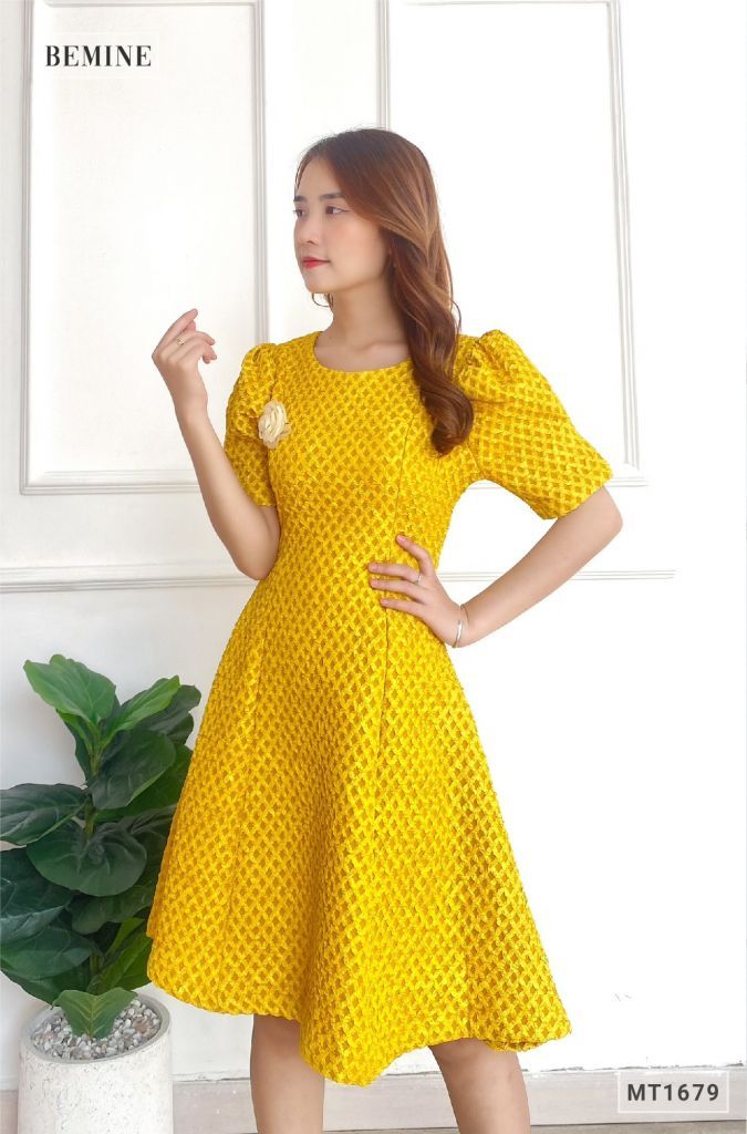 MT1679VANG - Đầm tapta tùng xòe