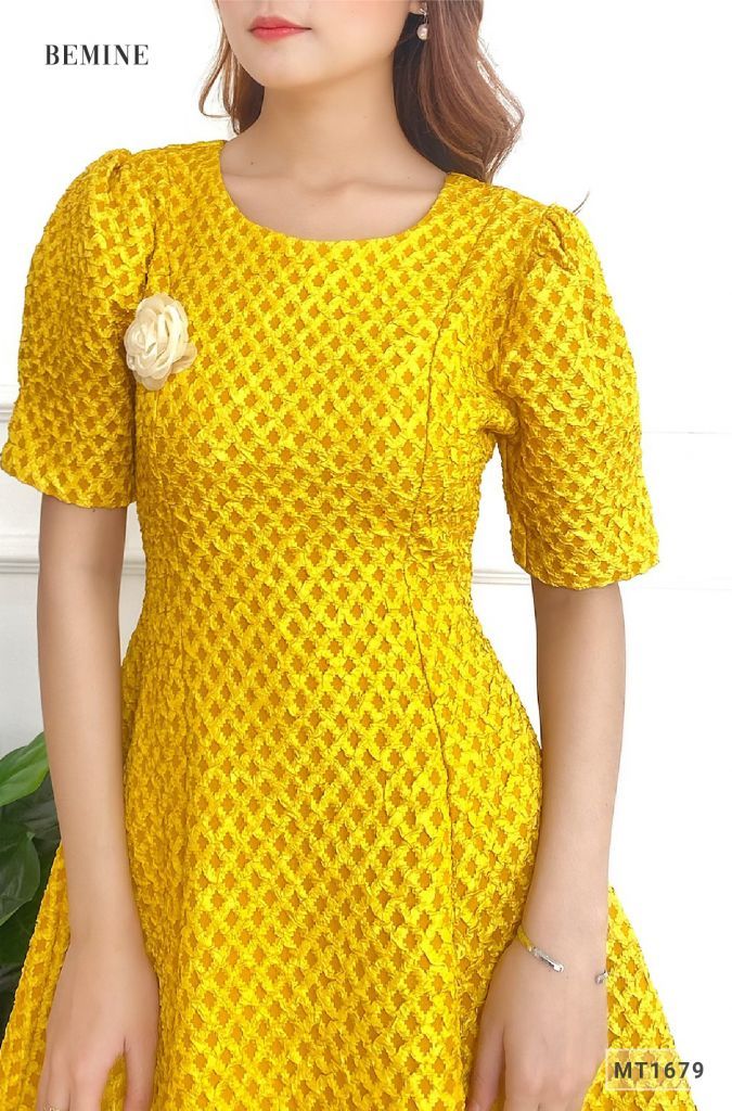 MT1679VANG - Đầm tapta tùng xòe