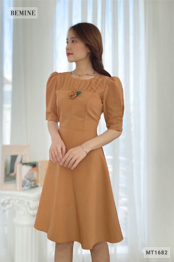 MT1682DA - Đầm xếp ly ngực chỉ nổi