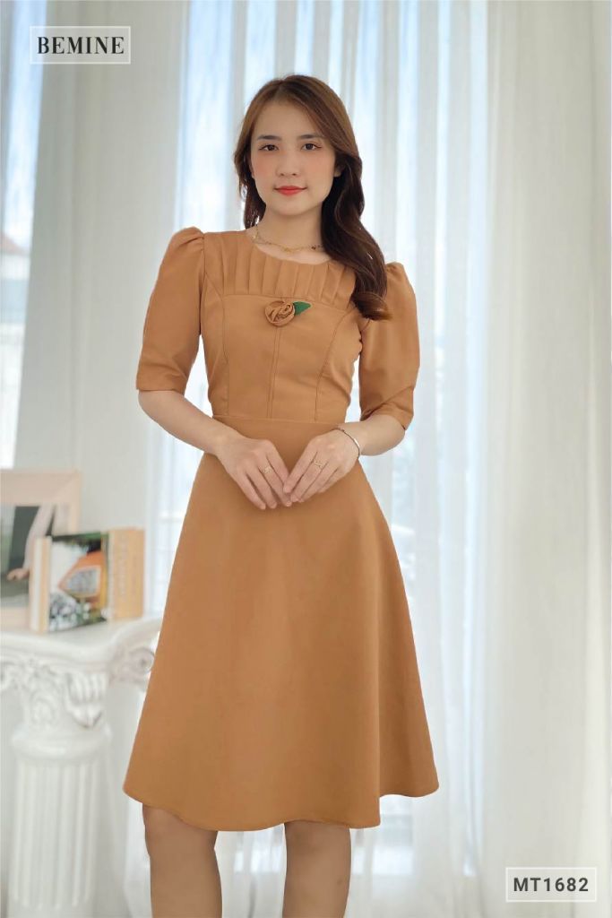MT1682DA - Đầm xếp ly ngực chỉ nổi