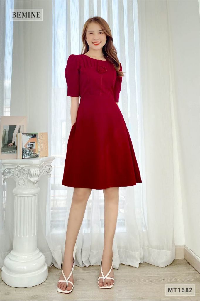 MT1682DO - Đầm xếp ly ngực chỉ nổi