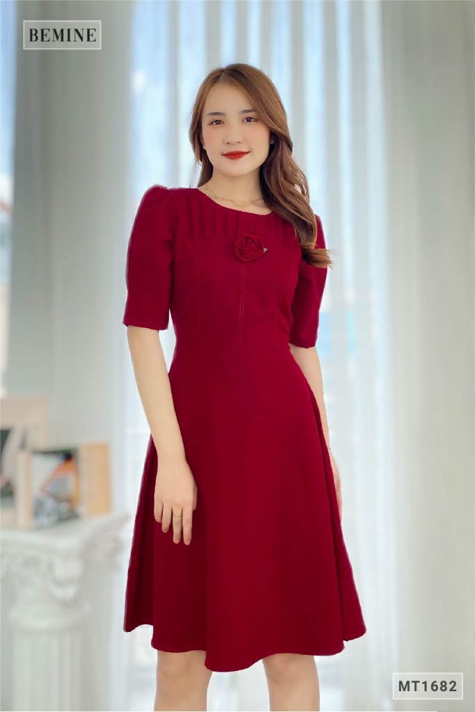 MT1682DO - Đầm xếp ly ngực chỉ nổi