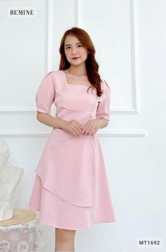 MT1692HONG - Đầm xếp ly 3 cúc vạt tùng