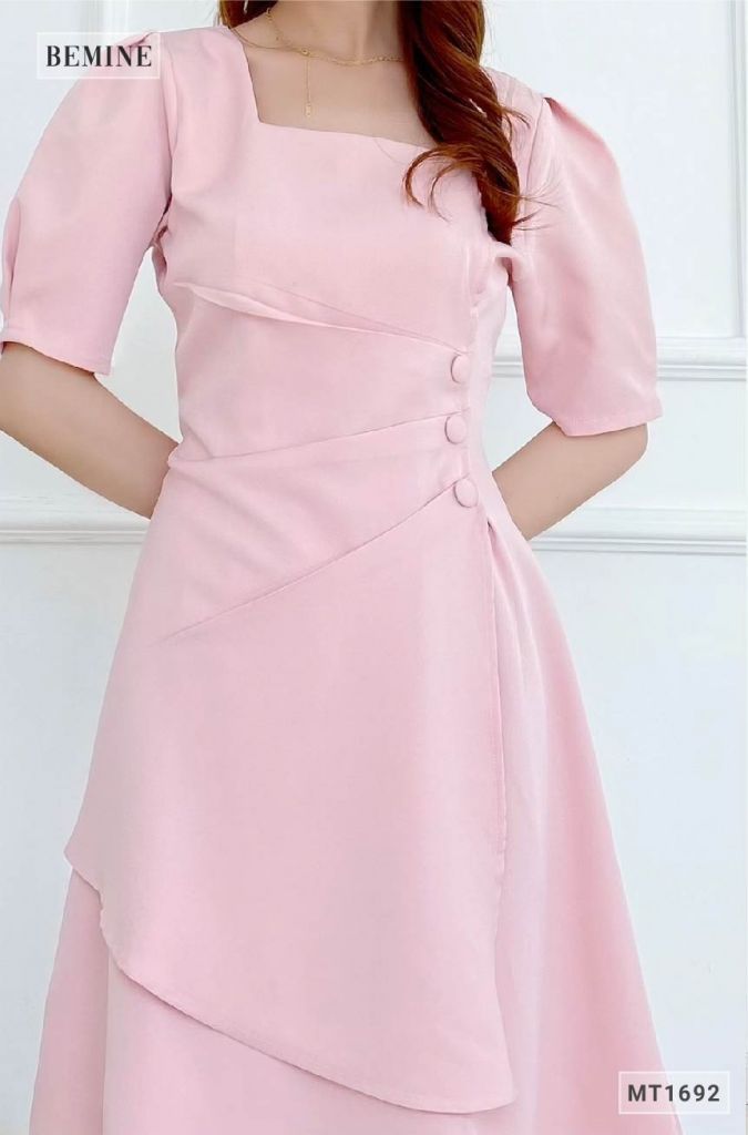 MT1692HONG - Đầm xếp ly 3 cúc vạt tùng