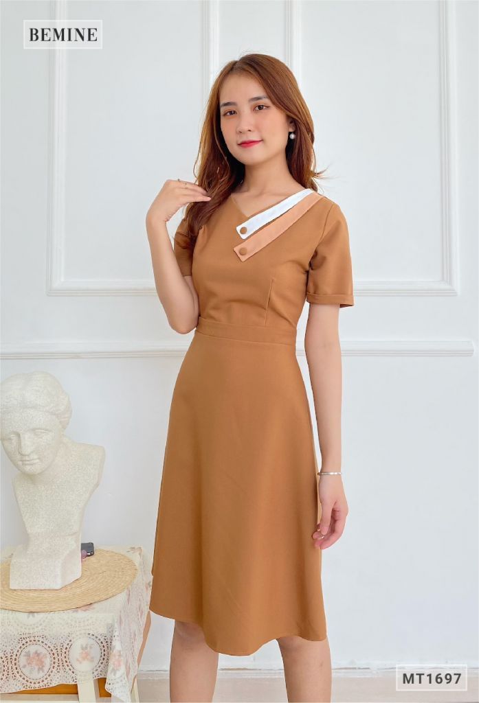 MT1697DA - Đầm suông cổ đính nút