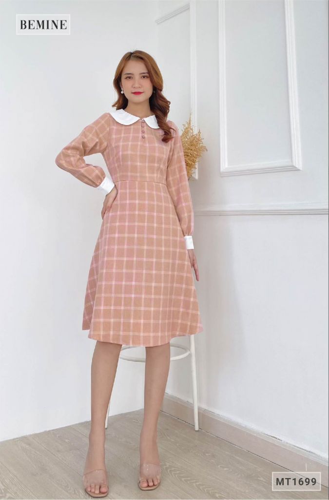 MT1699HONG - Đầm tay dài phối cổ đính nút bọc