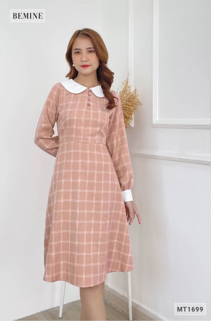 MT1699HONG - Đầm tay dài phối cổ đính nút bọc