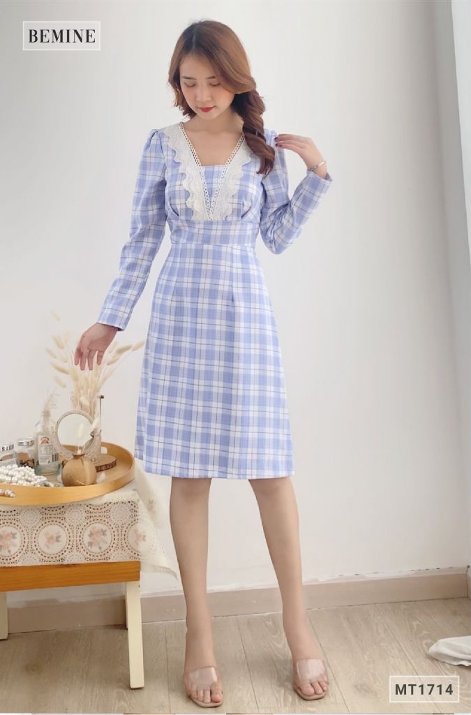 MT1714XANHBIEN - Đầm caro tay dài cổ phối ren