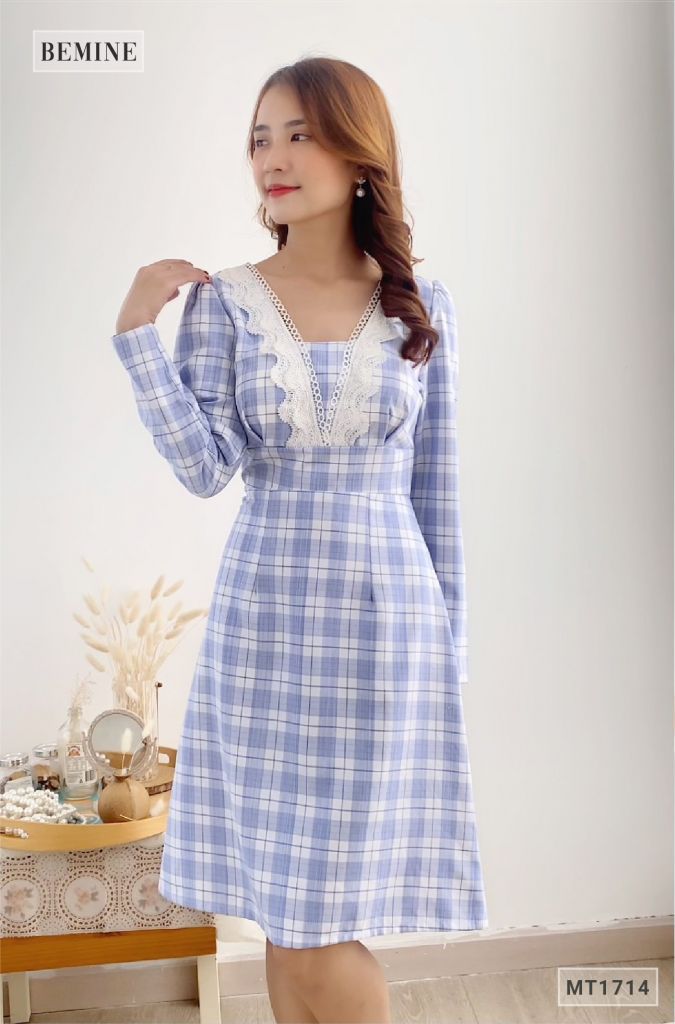 MT1714XANHBIEN - Đầm caro tay dài cổ phối ren