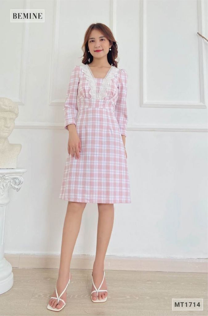 MT1714HONG - Đầm caro tay dài cổ phối ren