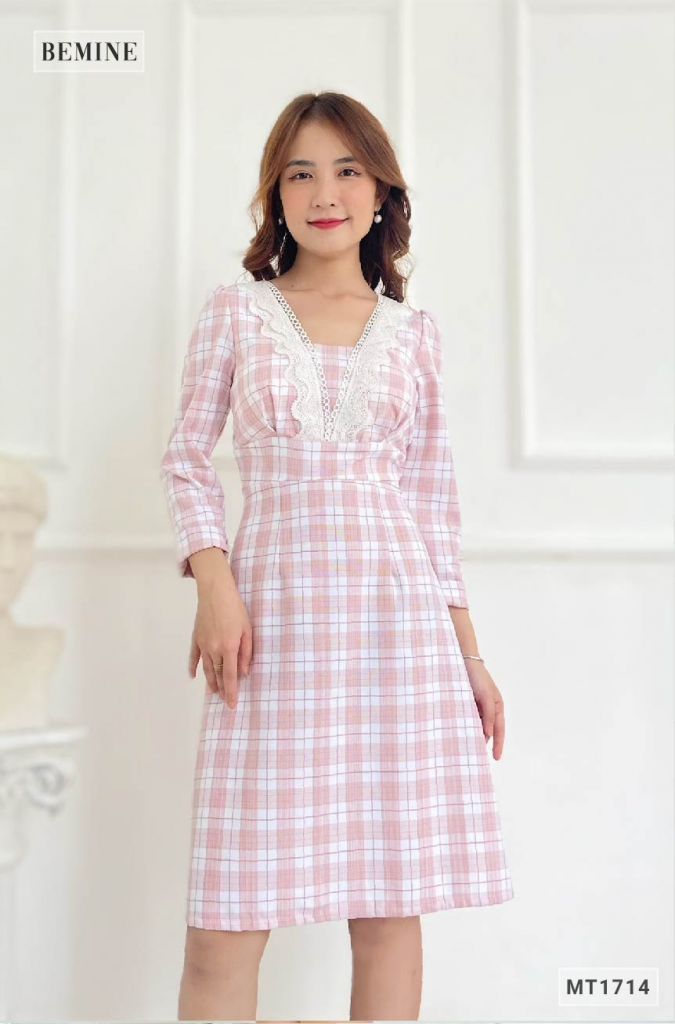 MT1714HONG - Đầm caro tay dài cổ phối ren