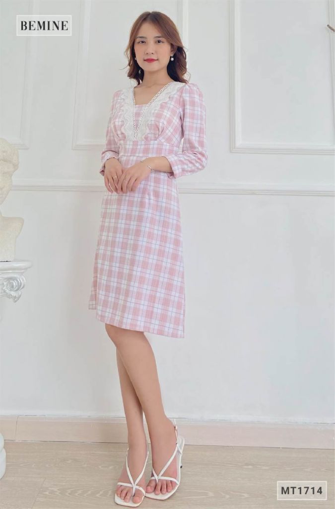 MT1714HONG - Đầm caro tay dài cổ phối ren