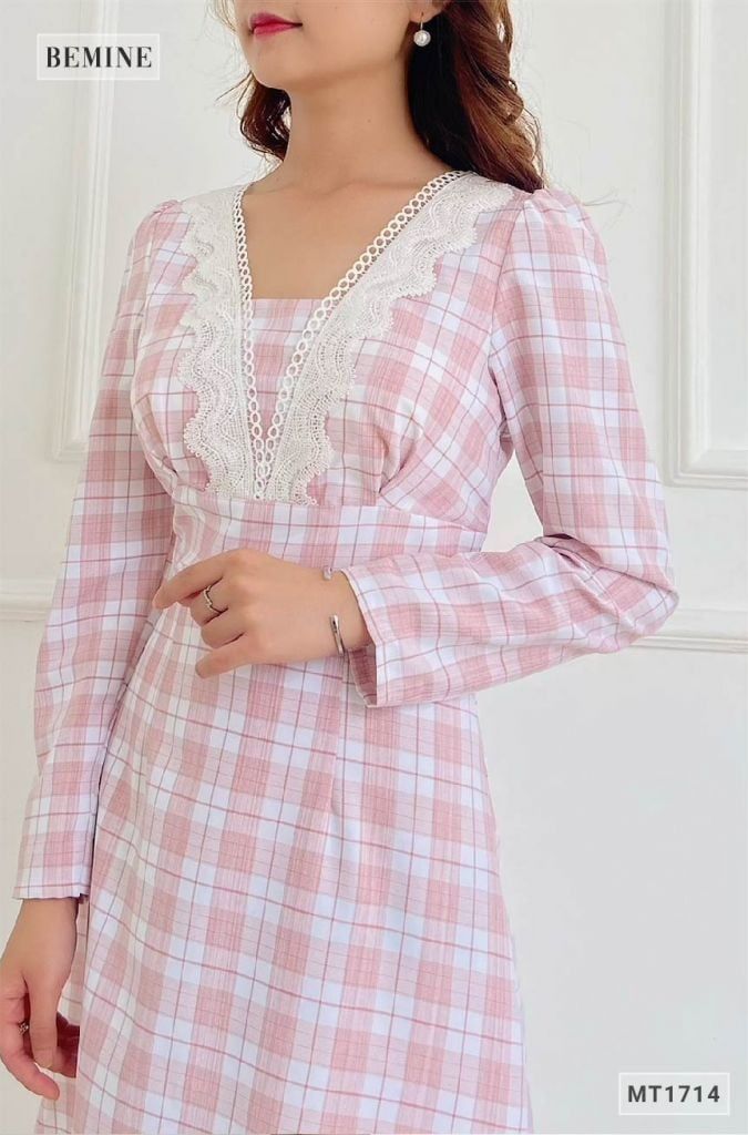 MT1714HONG - Đầm caro tay dài cổ phối ren