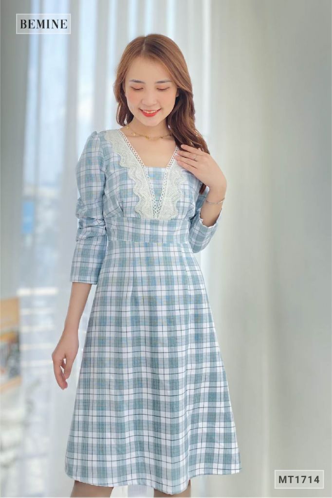 MT1714XANHLA - Đầm caro tay dài cổ phối ren