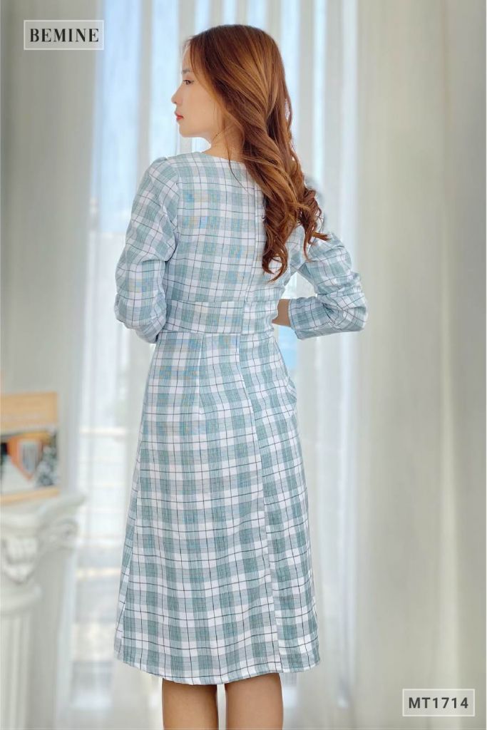MT1714XANHLA - Đầm caro tay dài cổ phối ren