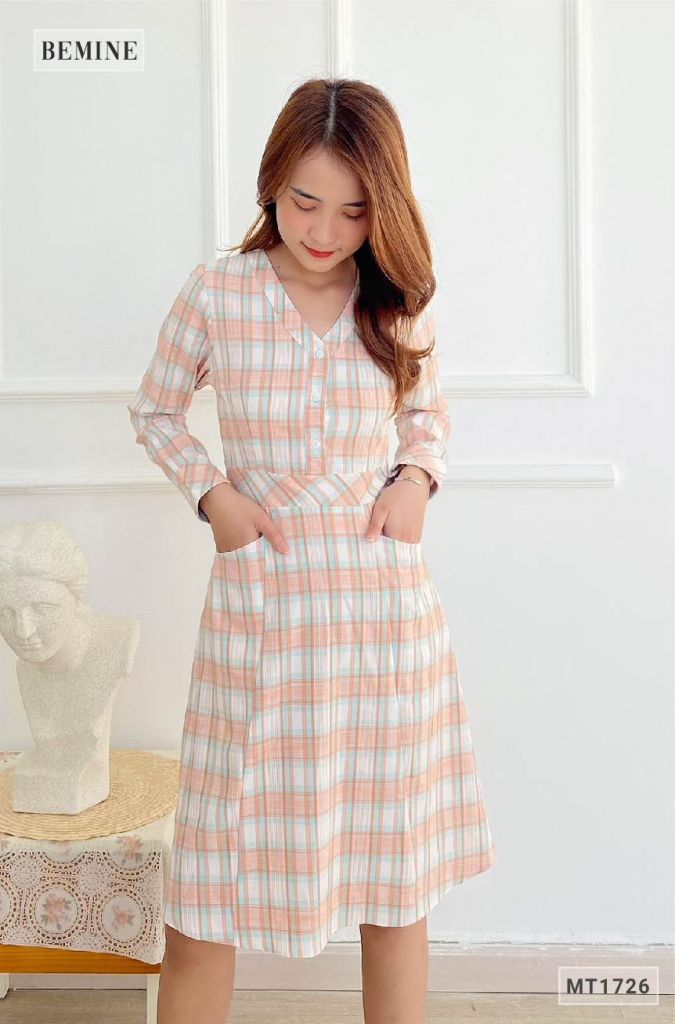 MT1726DAU - Đầm caro tay lửng đính nút