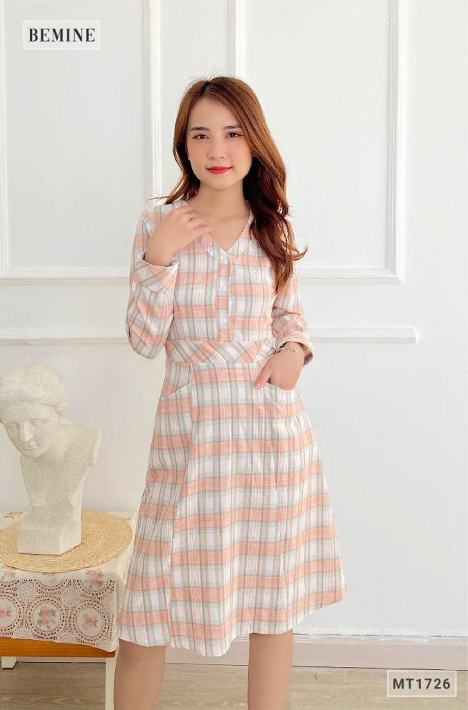 MT1726DAU - Đầm caro tay lửng đính nút