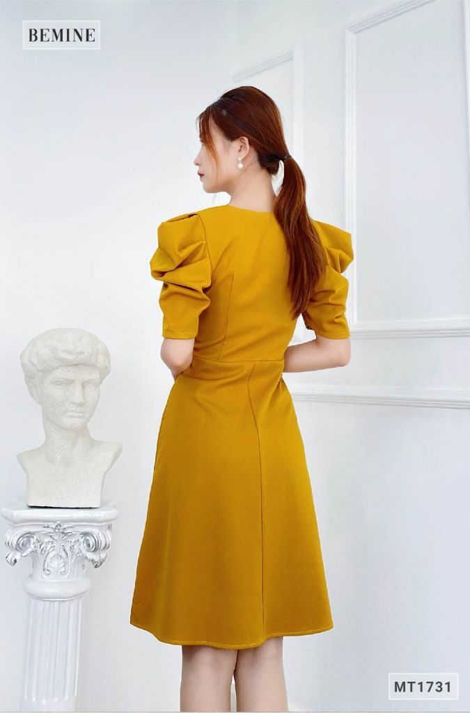 MT1731VANG - Đầm cổ vuông tay xếp ly tầng