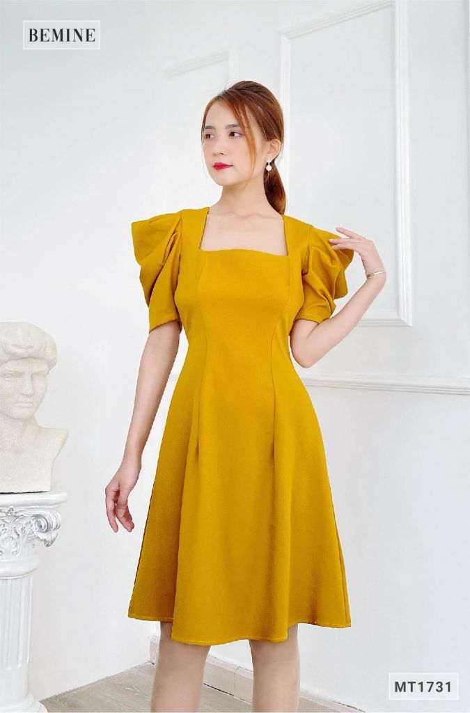 MT1731VANG - Đầm cổ vuông tay xếp ly tầng