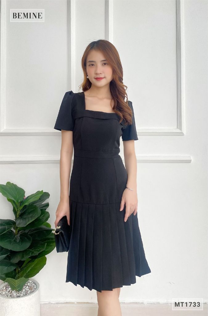 MT1733DEN - Đầm cổ vuông tà xếp ly