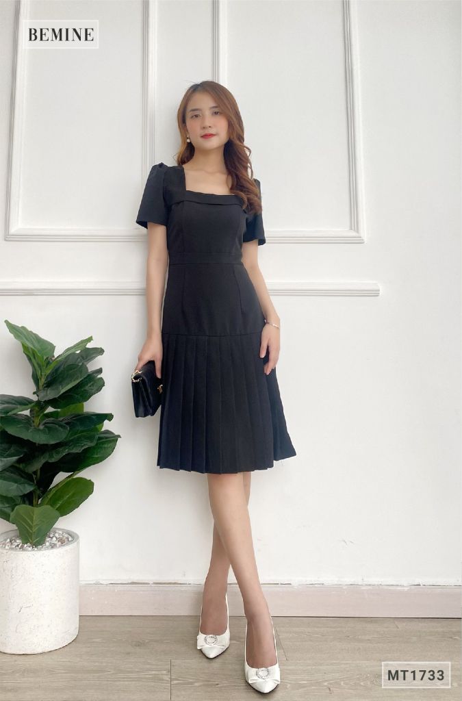 MT1733DEN - Đầm cổ vuông tà xếp ly