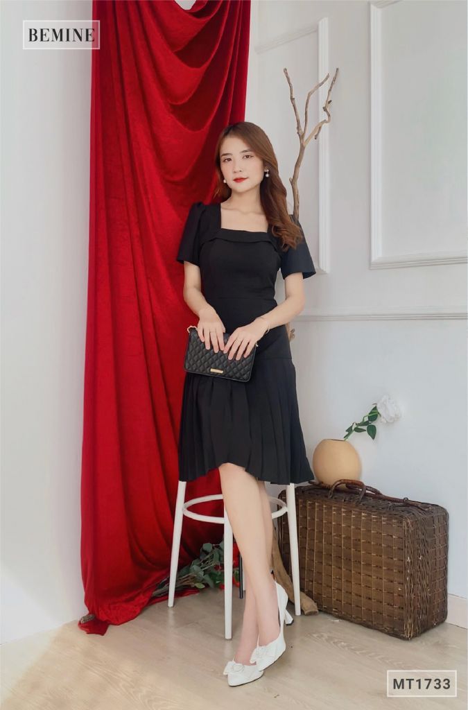 MT1733DEN - Đầm cổ vuông tà xếp ly
