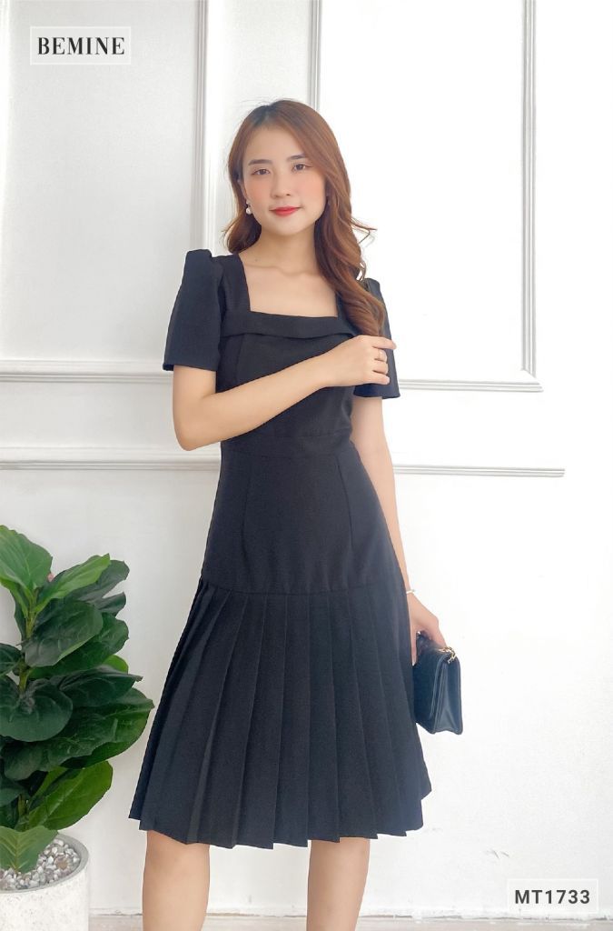 MT1733DEN - Đầm cổ vuông tà xếp ly