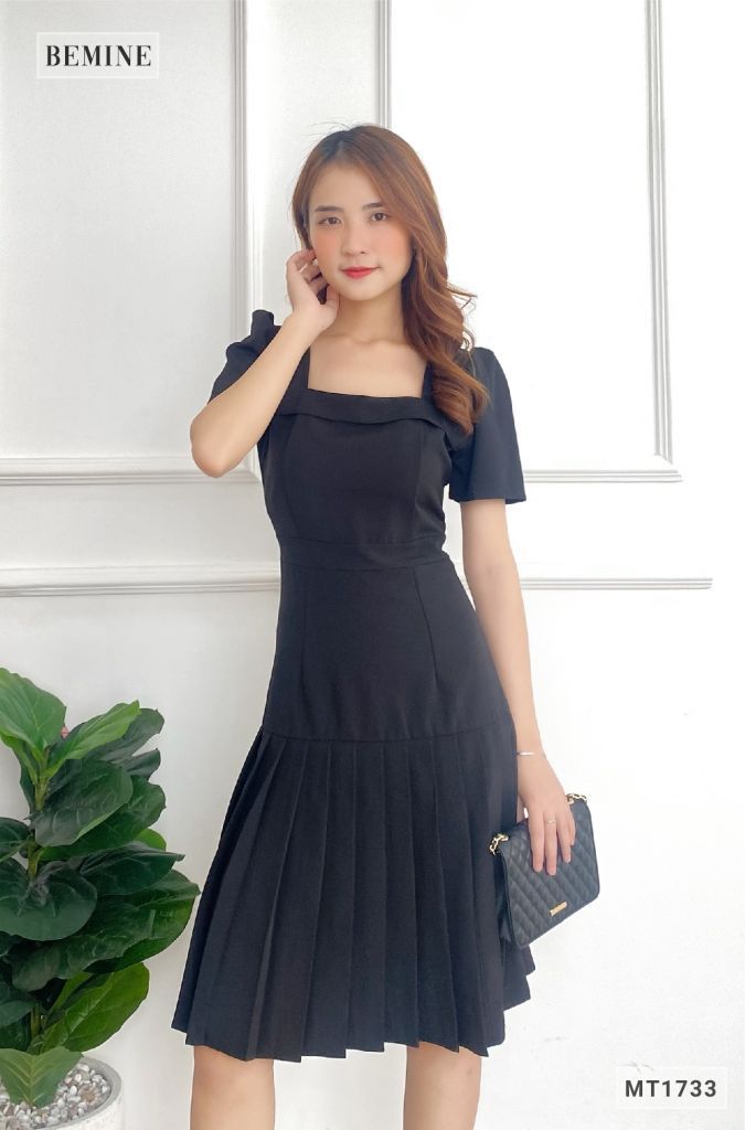 MT1733DEN - Đầm cổ vuông tà xếp ly