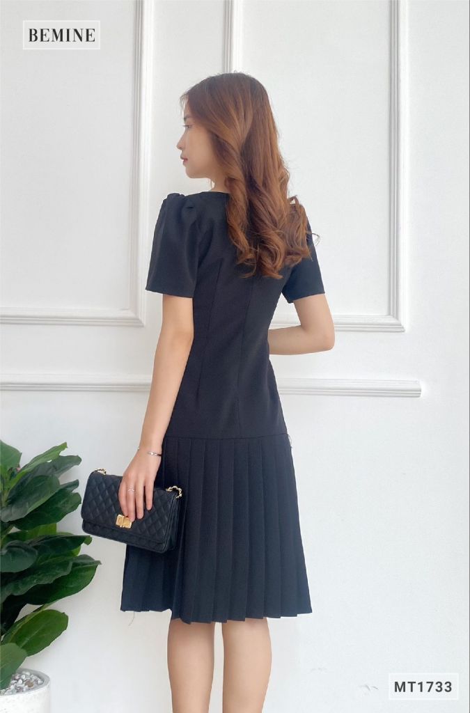 MT1733DEN - Đầm cổ vuông tà xếp ly