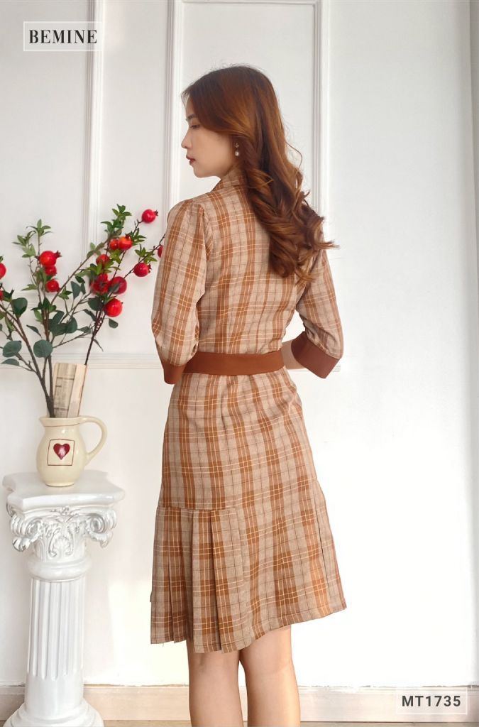 MT1735NAU - Đầm caro cổ vest đuôi cá