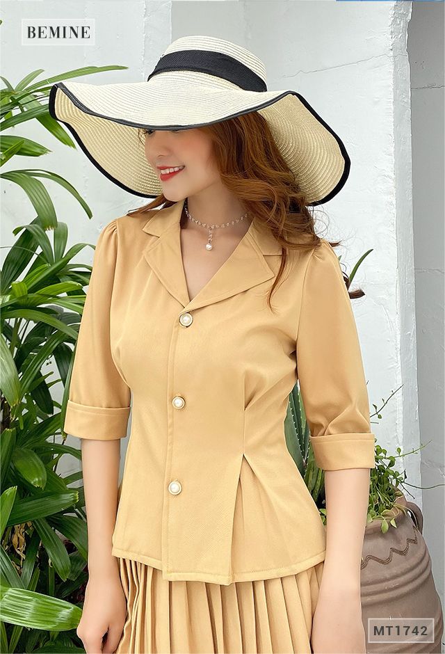 MT1742VANG - Set vest chân váy xếp li