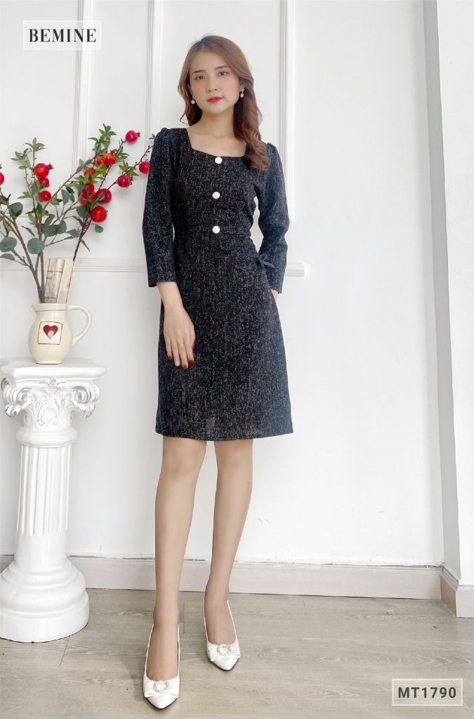 MT1790DEN - Đầm cổ U 2 túi nút bọc