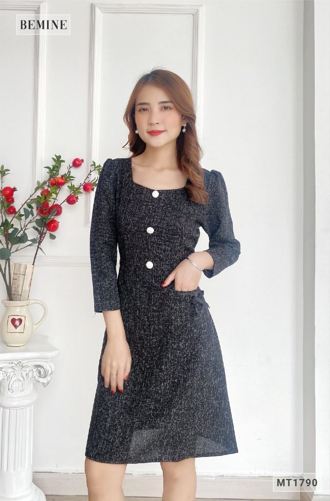 MT1790DEN - Đầm cổ U 2 túi nút bọc