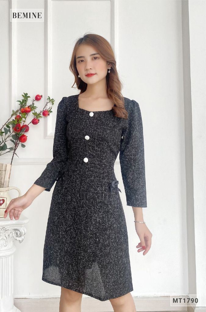MT1790DEN - Đầm cổ U 2 túi nút bọc