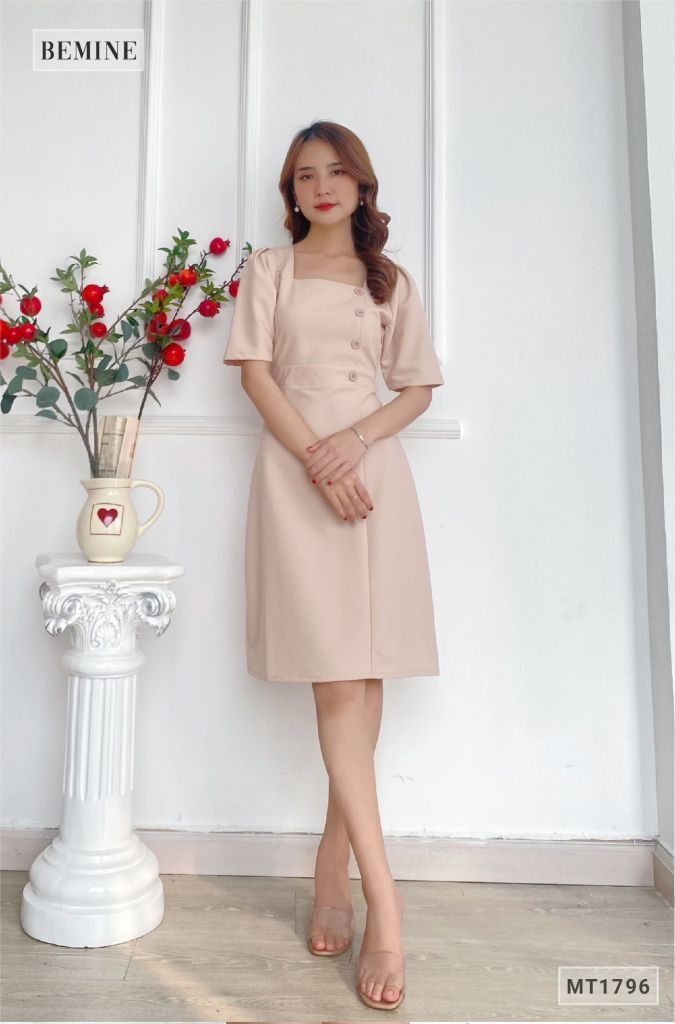 MT1796DA - Đầm cổ U tay lửng đính nút bên