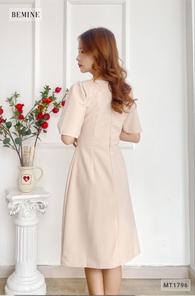 MT1796DA - Đầm cổ U tay lửng đính nút bên