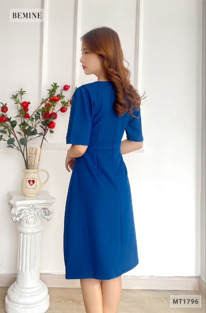 MT1796XANH - Đầm cổ U tay lửng đính nút bên