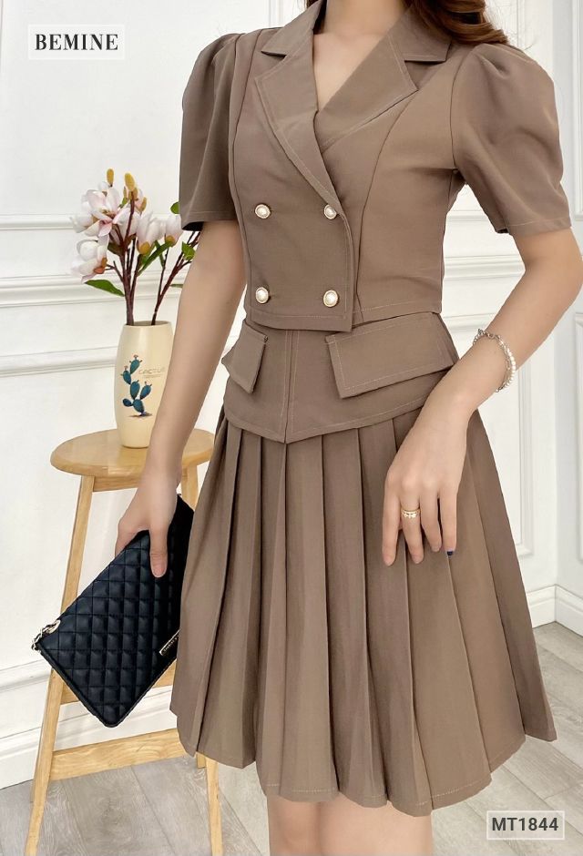 MT1844NAU - Sét vest chân váy dập ly đính châu