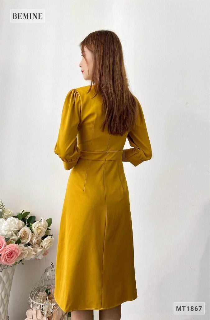 MT1867VANG - Đầm cổ phối trắng xếp ly