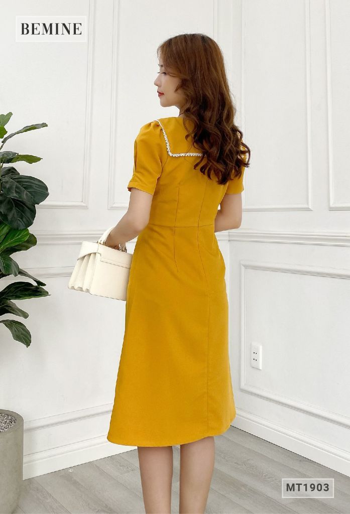 MT1903VANG - Đầm cổ đáp phối ren bông eo