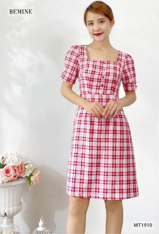 MT1910DO - Đầm caro cổ vuông đính nút bọc
