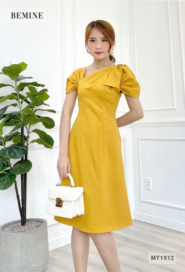 MT1912VANG - Đầm cổ chéo nơ vai