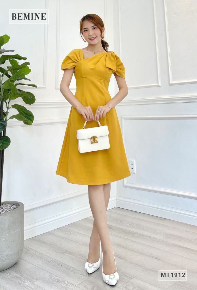 MT1912VANG - Đầm cổ chéo nơ vai